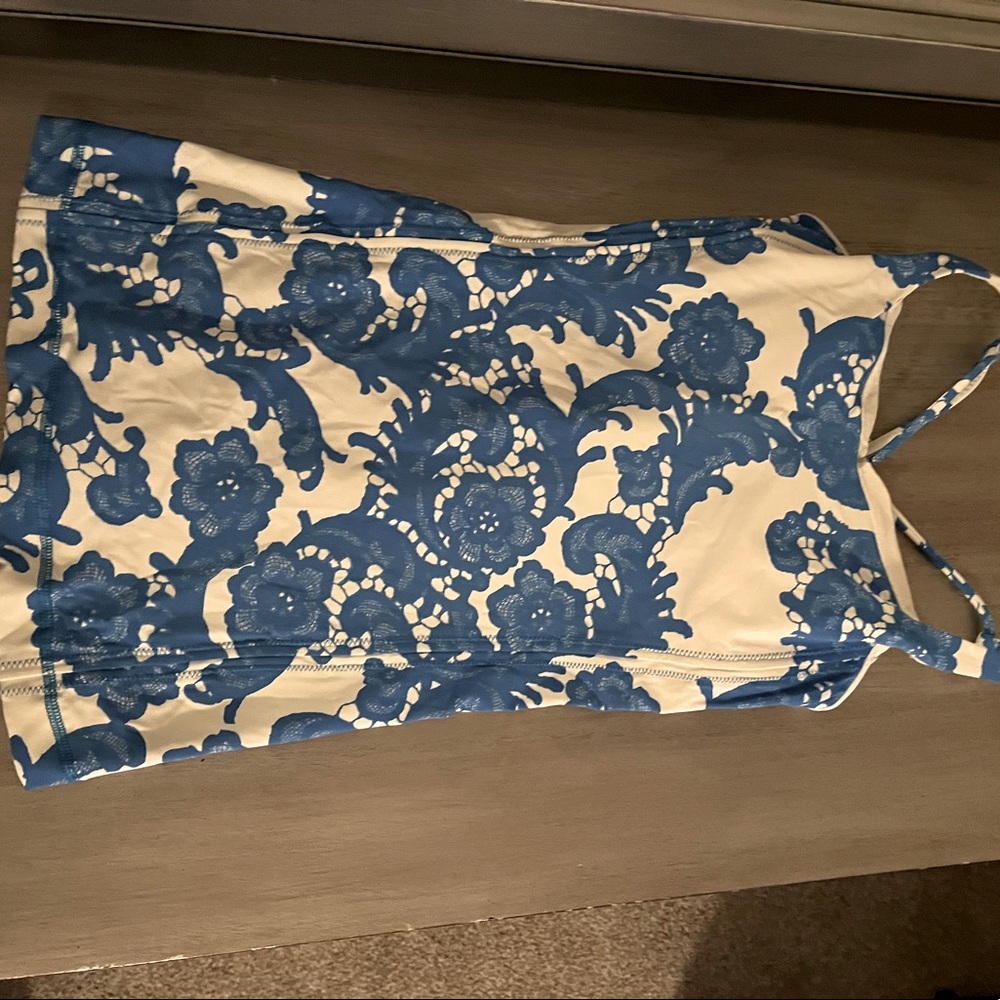 Lululemon workout tank